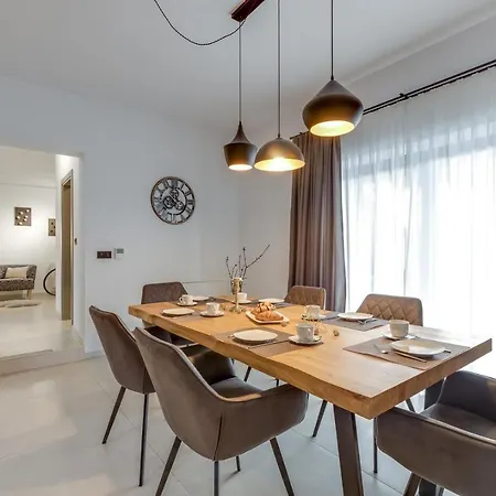 Sunnyside Villa *