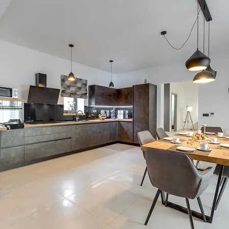 Sunnyside Villa *