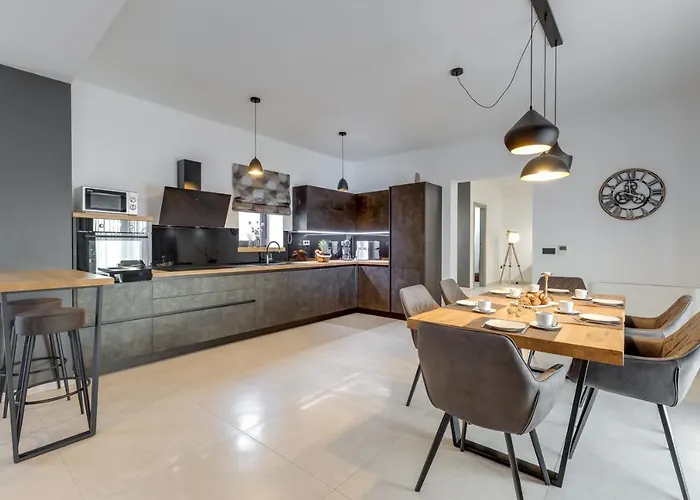 Sunnyside Villa *